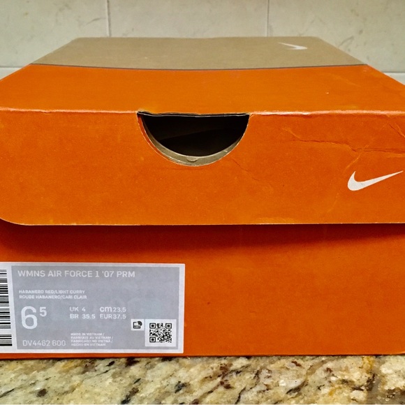 Women’s Nike Air Force 1 Low “07 Premium/ Little Accra size 6.5 - Picture 6 of 6